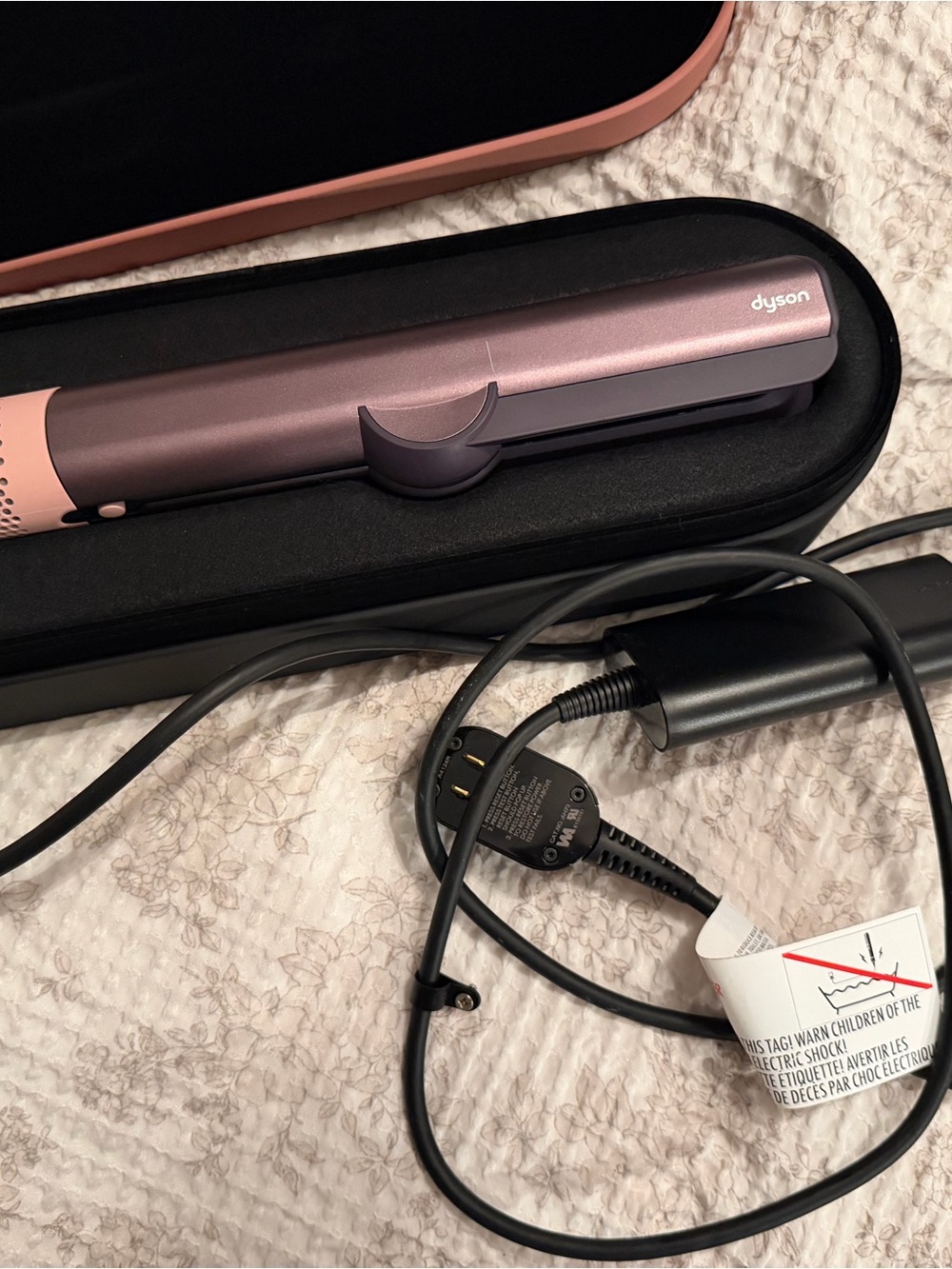 Dyson Air-straight. Purple/pink.
